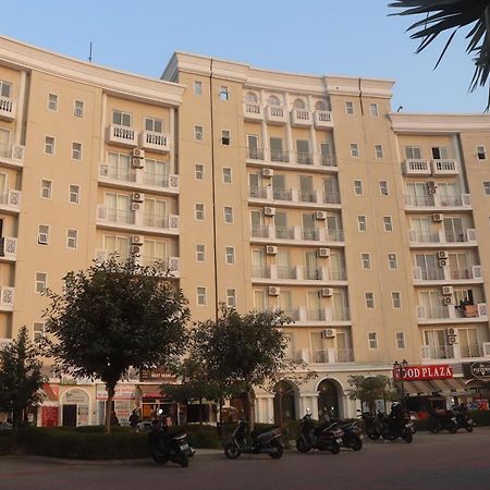 Shridham Holiday Vrindāvan Exteriör bild