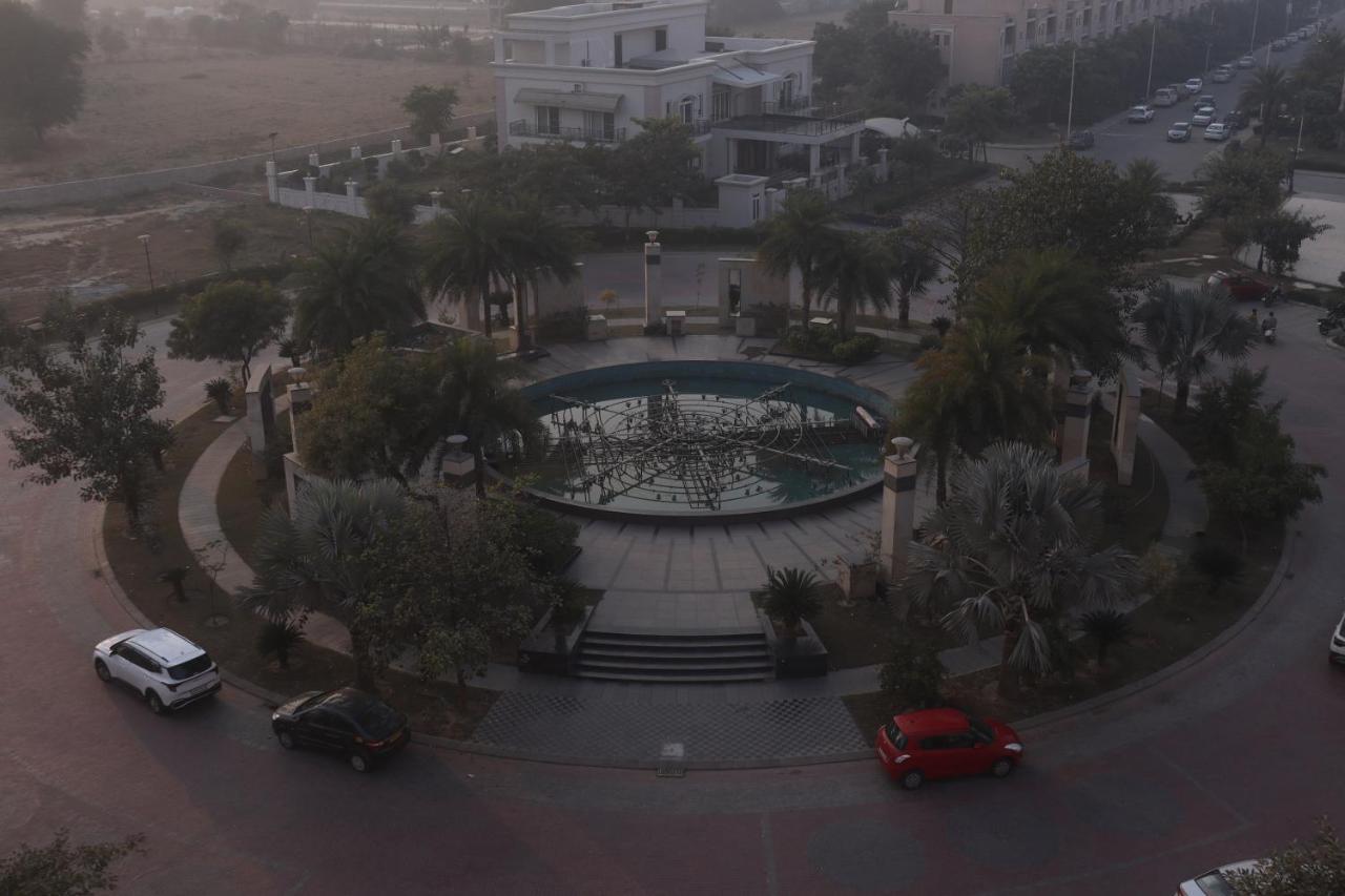 Shridham Holiday Vrindāvan Exteriör bild